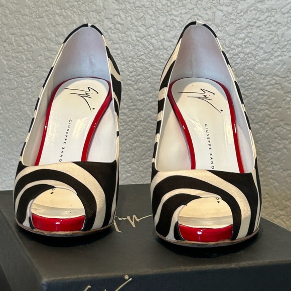 Authenticated Giuseppe Zanotti Black Zebra Pony Heel Size 39  Giuseppe Zanotti Zebra Print Peep-toe 4” Heel